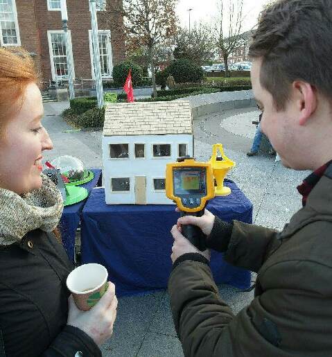 Viewing the energy house with a thermal camera